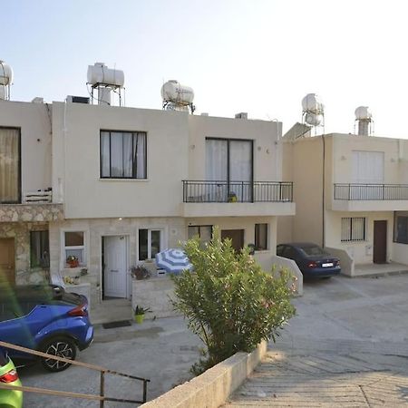 Isabella Court Townhouse Near Venus Beach And Lidl Pafos Exterior foto