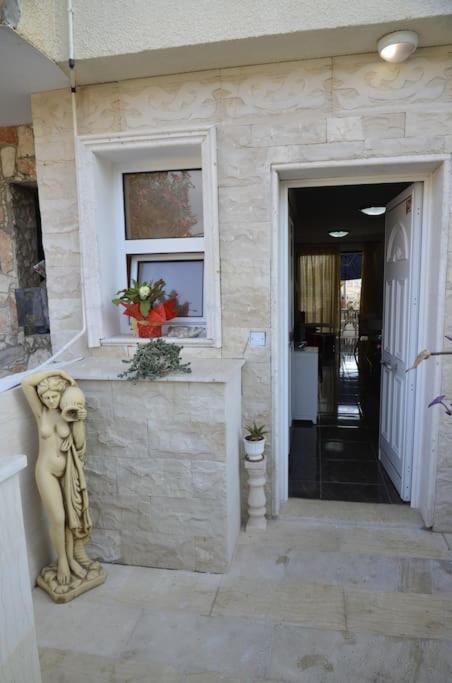 Isabella Court Townhouse Near Venus Beach And Lidl Pafos Exterior foto