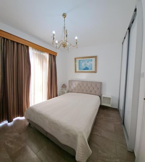 Isabella Court Townhouse Near Venus Beach And Lidl Pafos Exterior foto
